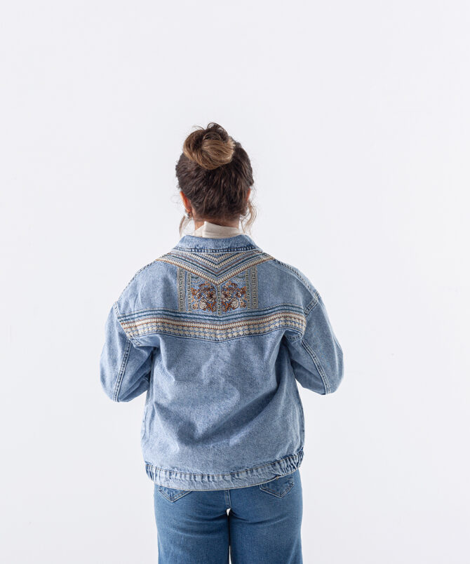 Denim Kumaş Sırtı Nakışlı Kot Ceket - Mavi - Görsel 2