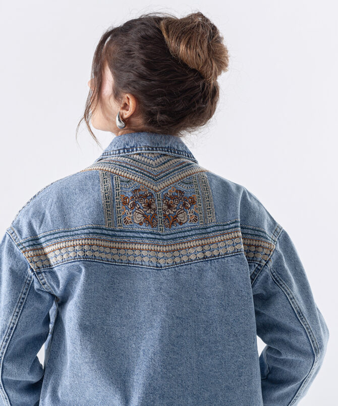 Denim Kumaş Sırtı Nakışlı Kot Ceket - Mavi - Görsel 3