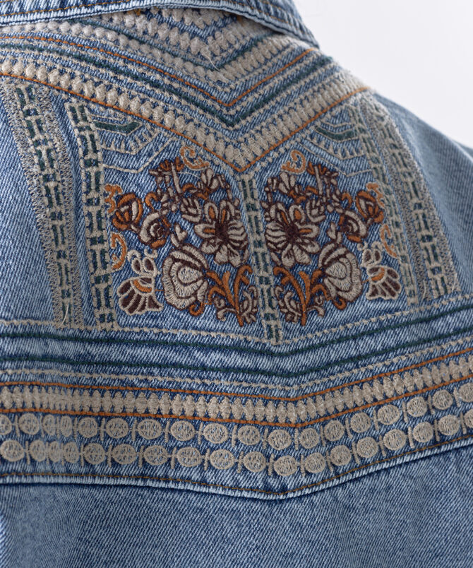 Denim Kumaş Sırtı Nakışlı Kot Ceket - Mavi - Görsel 4